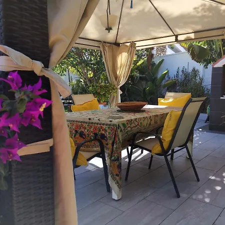 Bungalow Solycan 35 With Hot Tub By Pride Properties Gc Semesterbostad San Bartolomé
