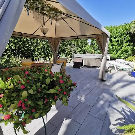 Bungalow Solycan 35 With Hot Tub By Pride Properties Gc Semesterbostad San Bartolomé