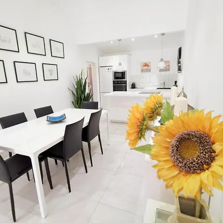 Bungalow Solycan 35 With Hot Tub By Pride Properties Gc Semesterbostad San Bartolomé
